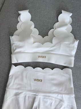 WISKII White Top+Shorts Set Size M